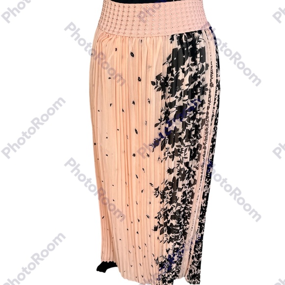 💙3/$15 EUC MAGIC Peach and Black Pleated Maxi Skirt - Picture 1 of 4